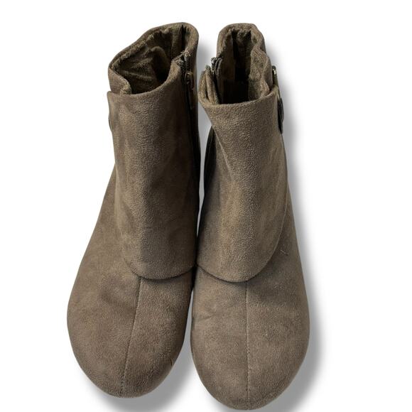 DressBarn Women's Ankle Boots in Taupe Faux Suede Nicole Style - Picture 3 of 8